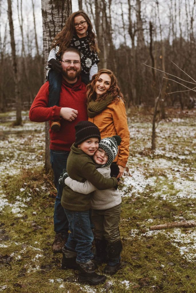 Stephanie, her husband and her three children